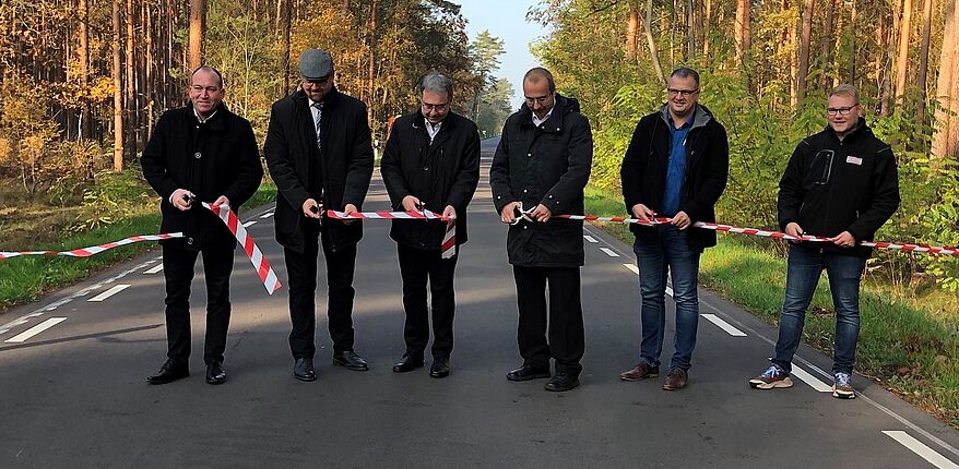 Landkreis Börde / die Sanierung der Kreisstraße Mahlwinkel - Bertingen ist abgeschlossen. Die Straße ist für den Fahrzeugverkehr wieder freigegeben.