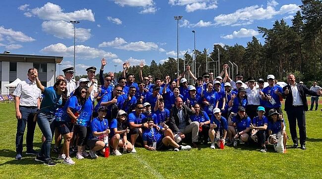 Börde County / an inclusive sportive welcome party for the Host Town Delegation on Singapore, here a souvenir photo, taken at the Waldstadion in Haldensleben.