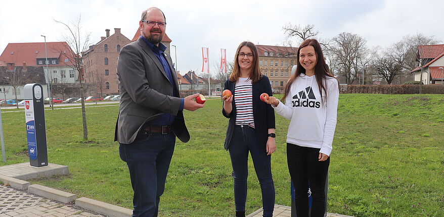 Foto Uwe Baumgart / statt Fleisch steht bei Landrat Martin Stichnoth in diesen Wochen mehr Obst und Gemüse auf dem Speiseplan