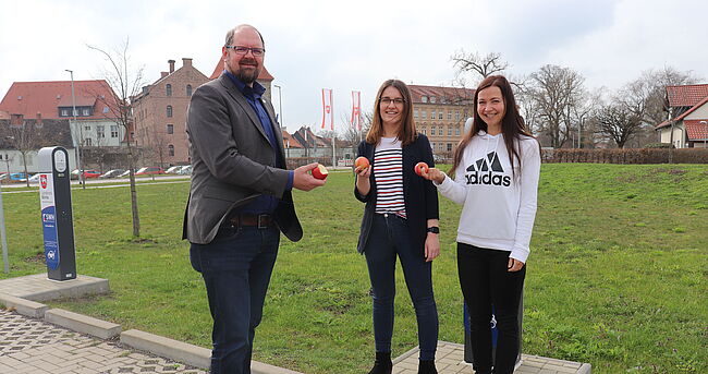 Foto Uwe Baumgart / statt Fleisch steht bei Landrat Martin Stichnoth in diesen Wochen mehr Obst und Gemüse auf dem Speiseplan