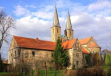 Die St. Laurentius Kirche des ehemaligen Benediktiner Nonnenklosters Hillersleben