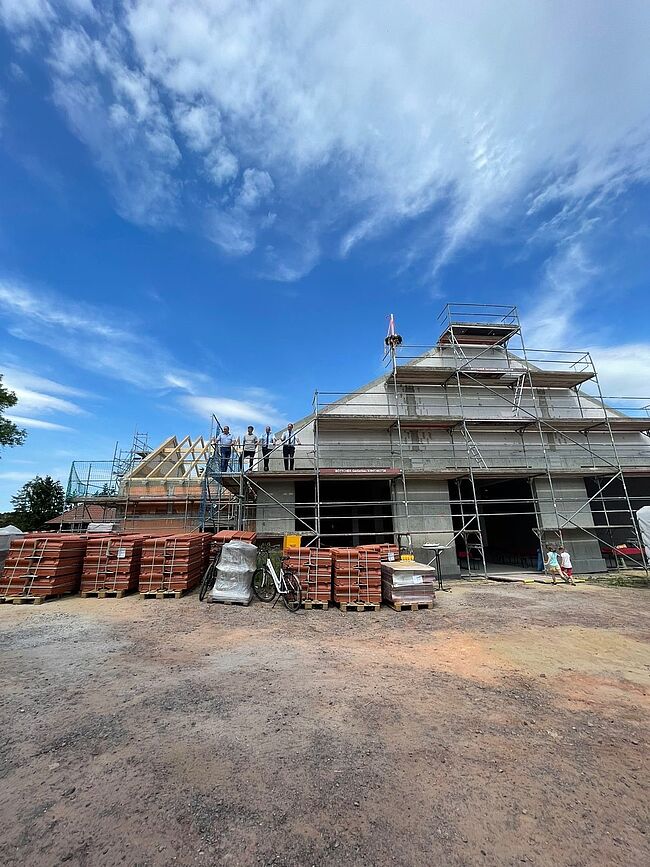 Foto Freiwillige Feuerwehr Farsleben / das neue Gerätehaus der Freiwilligen Feuerwehr wurde am 3. Juni 2022 gerichet. Hier ein Blick auf den Rohbau.