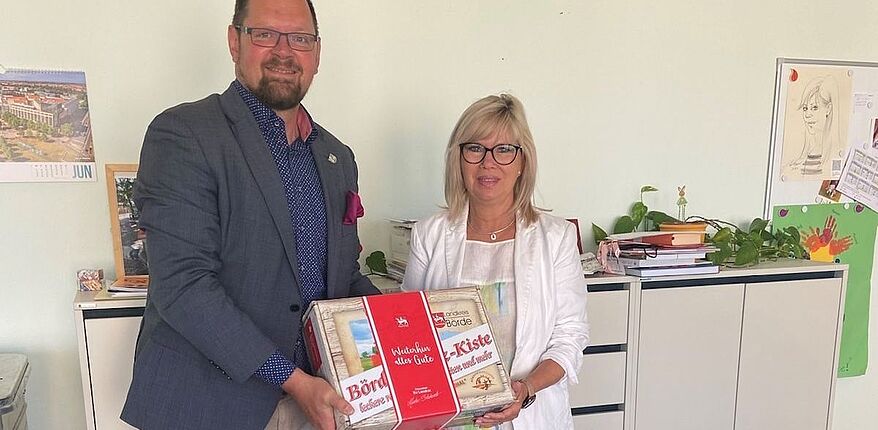 Foto Landkreis Börde / in diesen Tagen im Rathaus der Landeshauptstadt Magdeburg - Landrat Martin Stichnoth gratuliert der künftigen Oberbürgermeisterin Simone Borris zur Wahl / der Amtsantritt folgt am 1. Juli 2022.