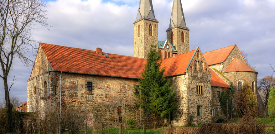 Die St. Laurentius Kirche des ehemaligen Benediktiner Nonnenklosters Hillersleben